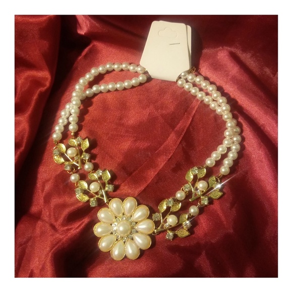 Faux Pearl Rhinestone Flower Statement Necklace - Picture 1 of 3